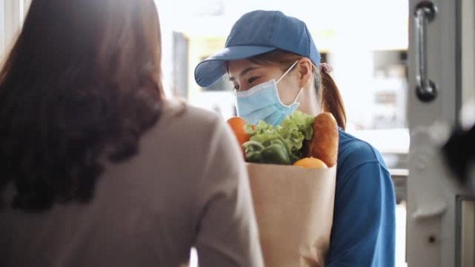 在家送餐送外卖快递员快递签收