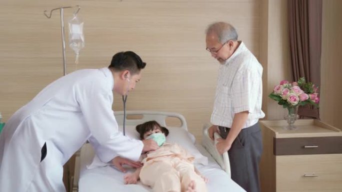 4K UHD多莉离开: 医生去医院病房看望小女孩病人，用听诊器听肺呼吸作为奶制品的常规。医院医疗保健