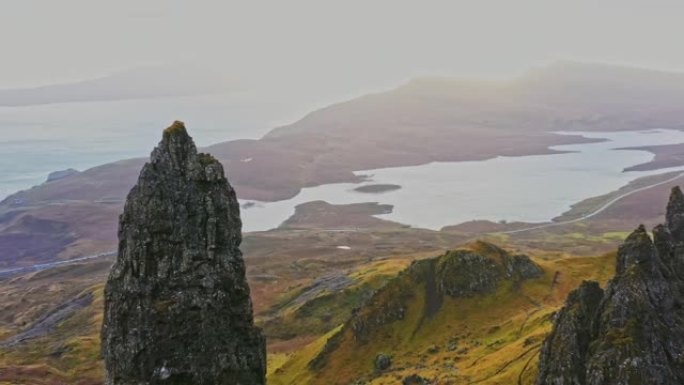 英国苏格兰山脉和海岸线的空中视点景观