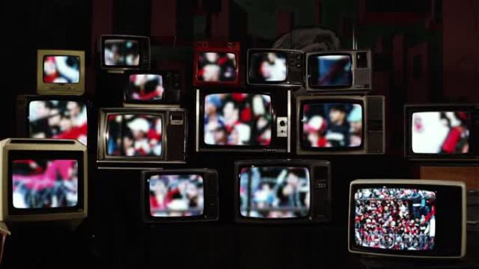 在阿根廷的一个足球场里，一群模糊的人和旧的复古电视。