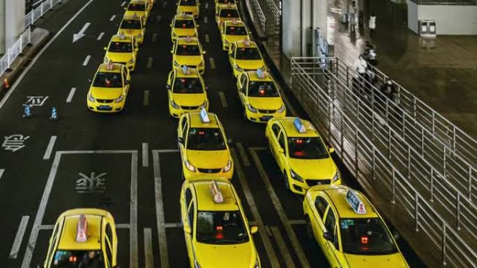 T/L机场出口处繁忙的黄色出租车排队
