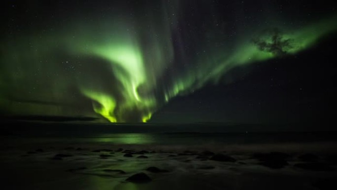 挪威北冰洋上空的北极光