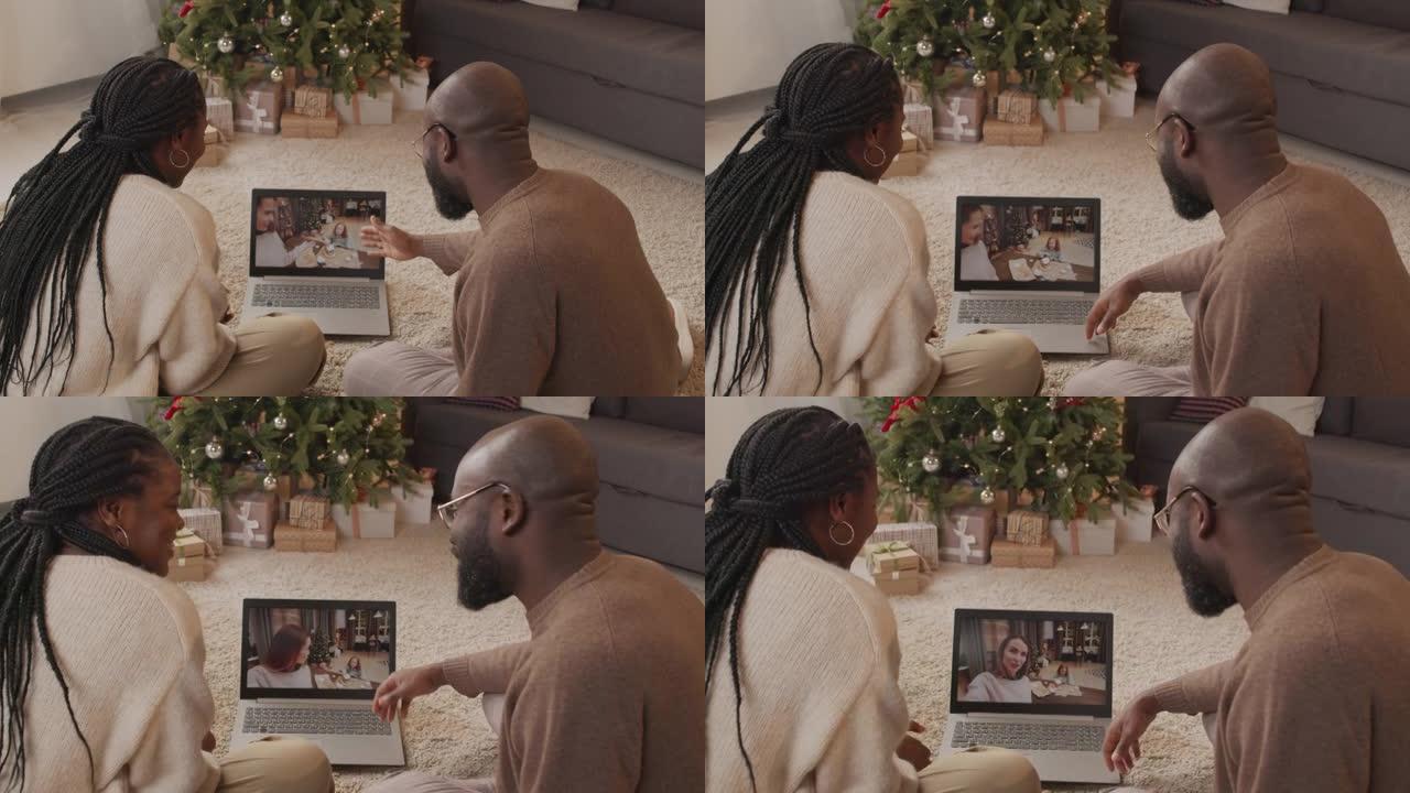 非裔美国人夫妇在圣诞节的视频通话朋友