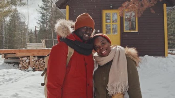 冬季的非洲裔美国夫妇