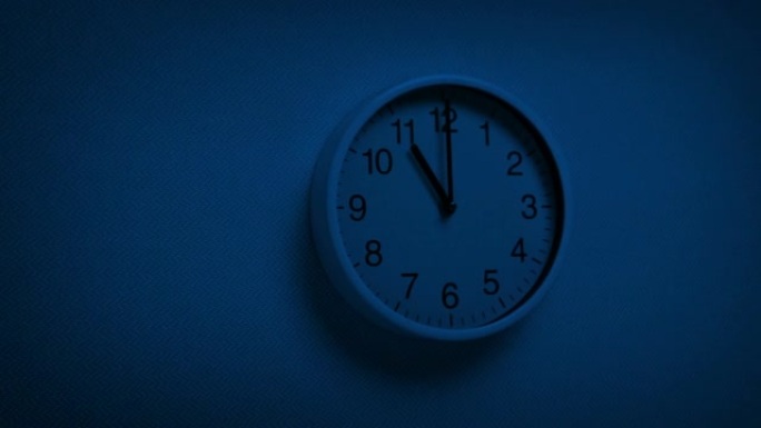 晚上11点挂钟视频素材室内照明设备墙壁表