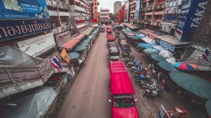 清迈当地市场地标的延时交通车