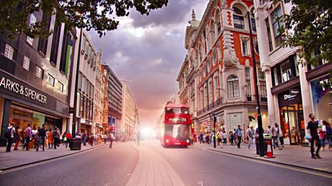 伦敦街。红色巴士。复古风格建筑
