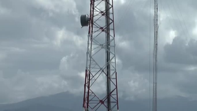 阿根廷胡胡伊省Humahuaca的一座通信天线塔。