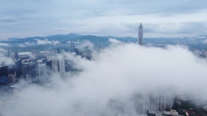 平流雾下的深圳福田区天际线。