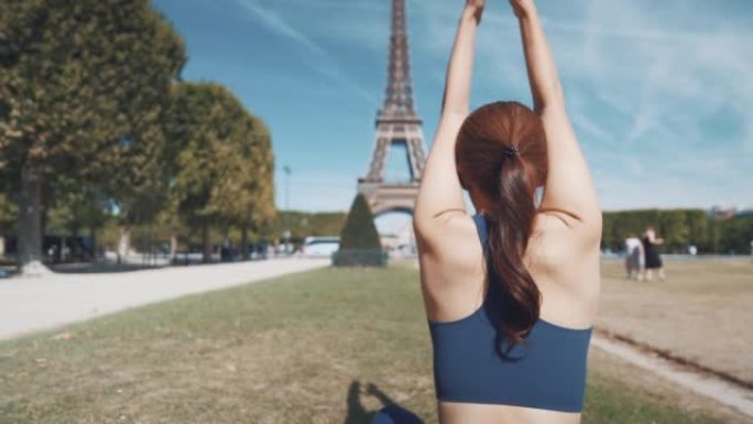 在巴黎城市练习瑜伽的年轻女子