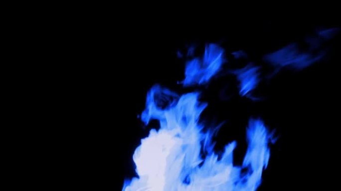 黑暗中的神秘蓝色火焰