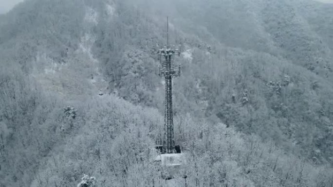 冬季山区的通讯塔通信通讯电能电力