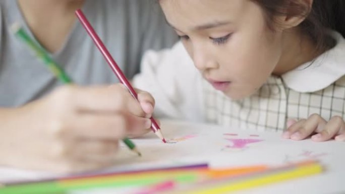 亚洲女儿喜欢用彩色铅笔着色。