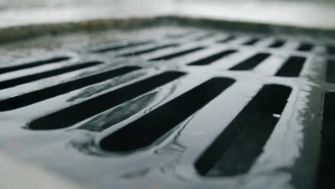 下水道流水下水道流水下雨