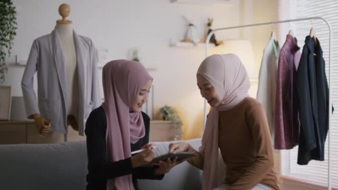穆斯林企业生活在小型办公室设计师: 概念启动小型企业