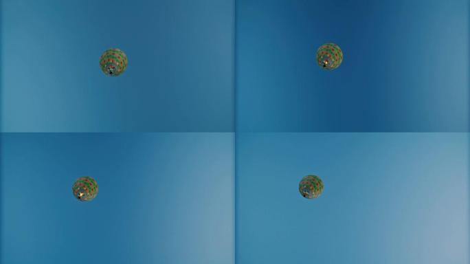 方格热气球漂浮在阳光明媚的蓝天中