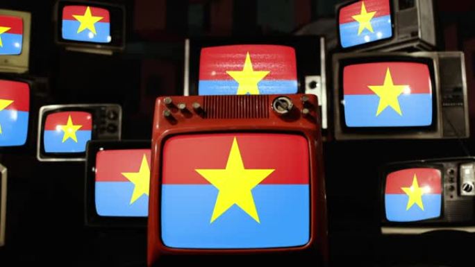 南越民族解放阵线(越共)的旗帜和老式电视。