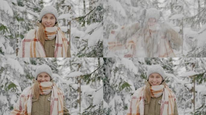 可爱的女学生在冬天的森林里笑着玩雪的肖像