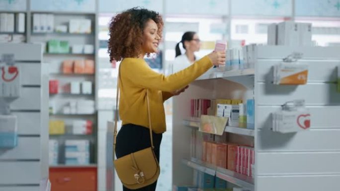 药房药店: 一个美丽的黑人年轻女子选择购买药品，药物，维生素的肖像。充满保健的药剂师，药瓶，现代设计