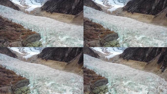 岩石山谷中的冰川雪林雪景冰天雪地
