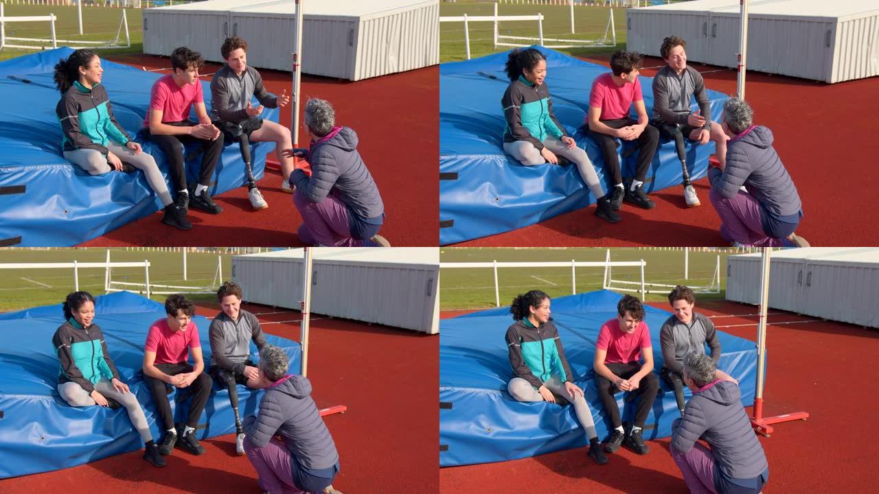 运动员和教练运动场跳高撑杆跳坐垫海绵垫