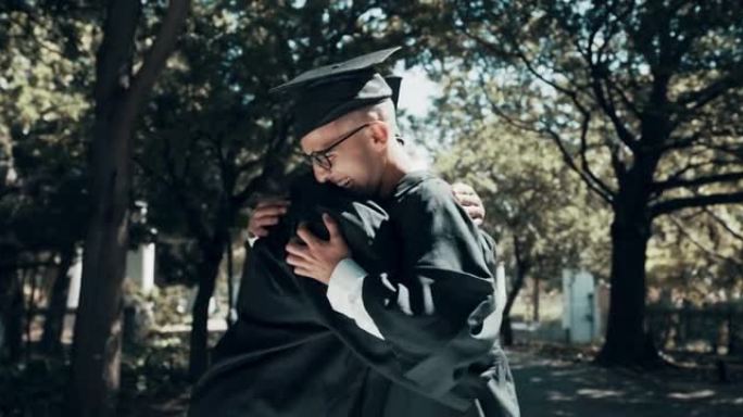 两名学生在庆祝毕业时互相拥抱的4k录像