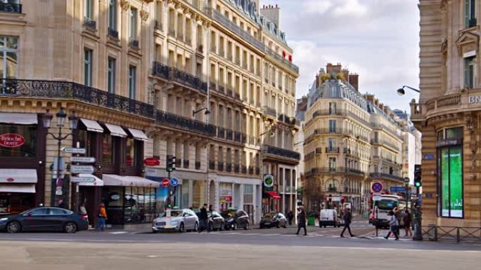 巴黎老图里斯街。现代化都市地标巴黎街头