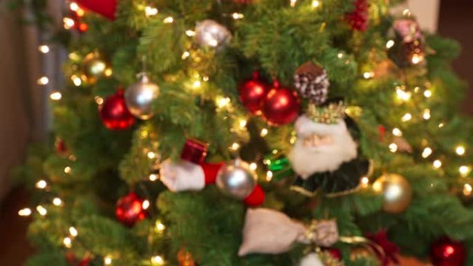 4K UHD Shift焦点: 带有装饰品和灯光的圣诞树，可在节日快乐和圣诞节快乐的季节装饰家居。