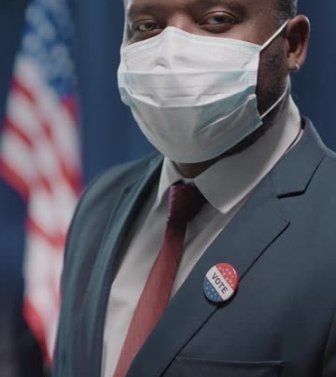 戴面具的非裔美国人候选人