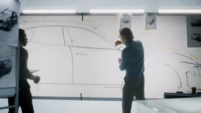 设计师绘制未来汽车草图
