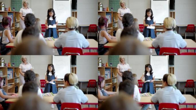 蒙特梭利学生做演讲