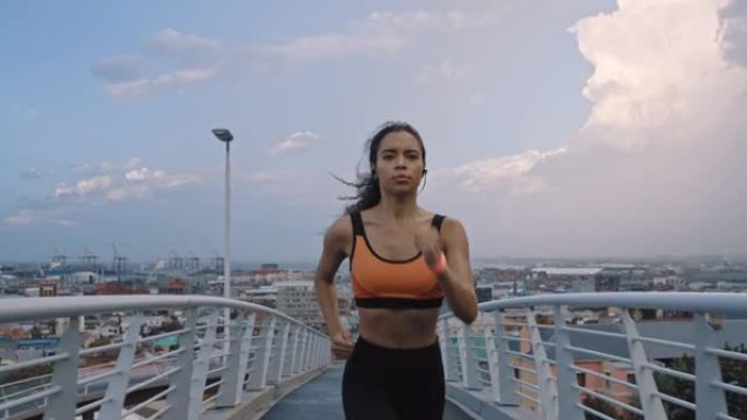 城市桥梁，跑步和黑人妇女户外运动和健康健身训练。健康，运动速度和马拉松运动员的自由和精力充沛的早晨呼