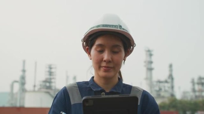 戴着白色安全帽的美丽西班牙裔女工业工程师的微笑肖像