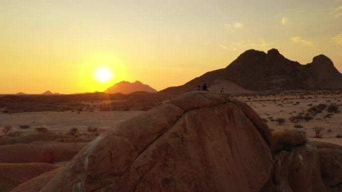 非洲纳米比亚沙漠上俯瞰日落的WS摄影师