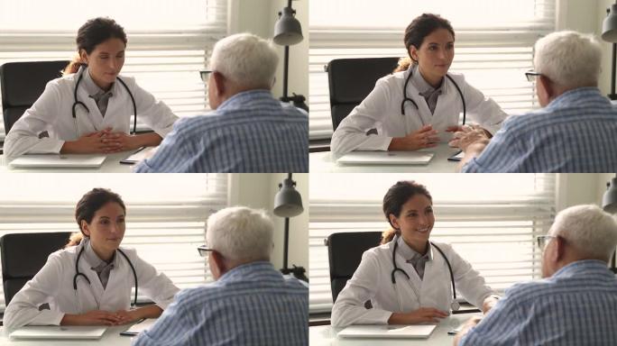 微笑集中的年轻女医生咨询老病人。
