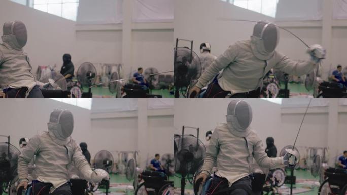 男女轮椅击剑运动员搏击。
