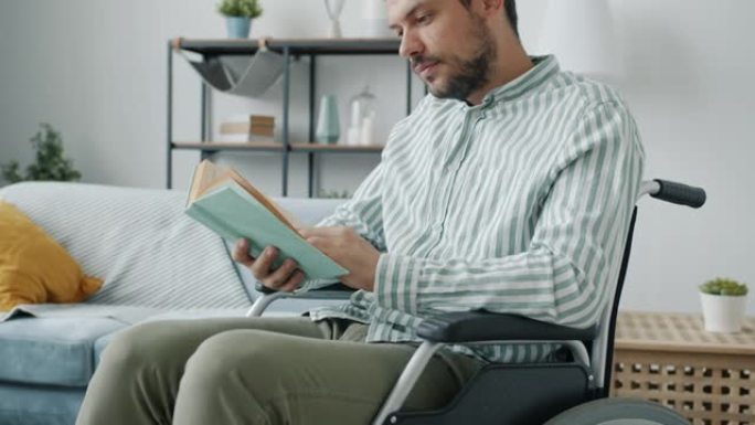 坐在轮椅上的英俊残疾男子读书的肖像