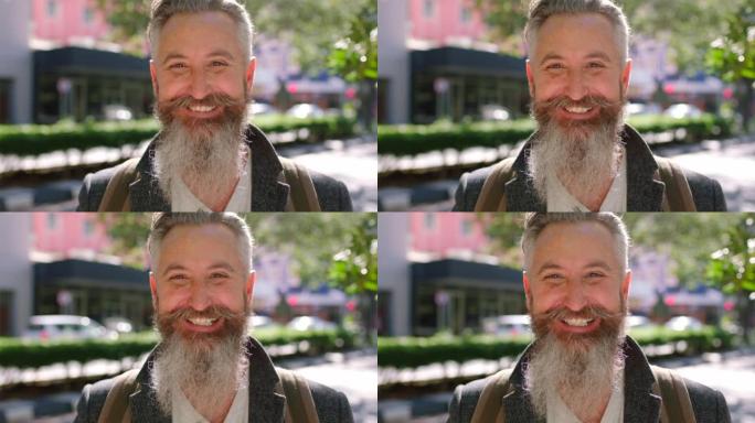 微笑的老人在城市的街道上大笑。在模糊的餐馆和交通背景下，他忍不住笑了起来。时髦的老游客在一个外国城市