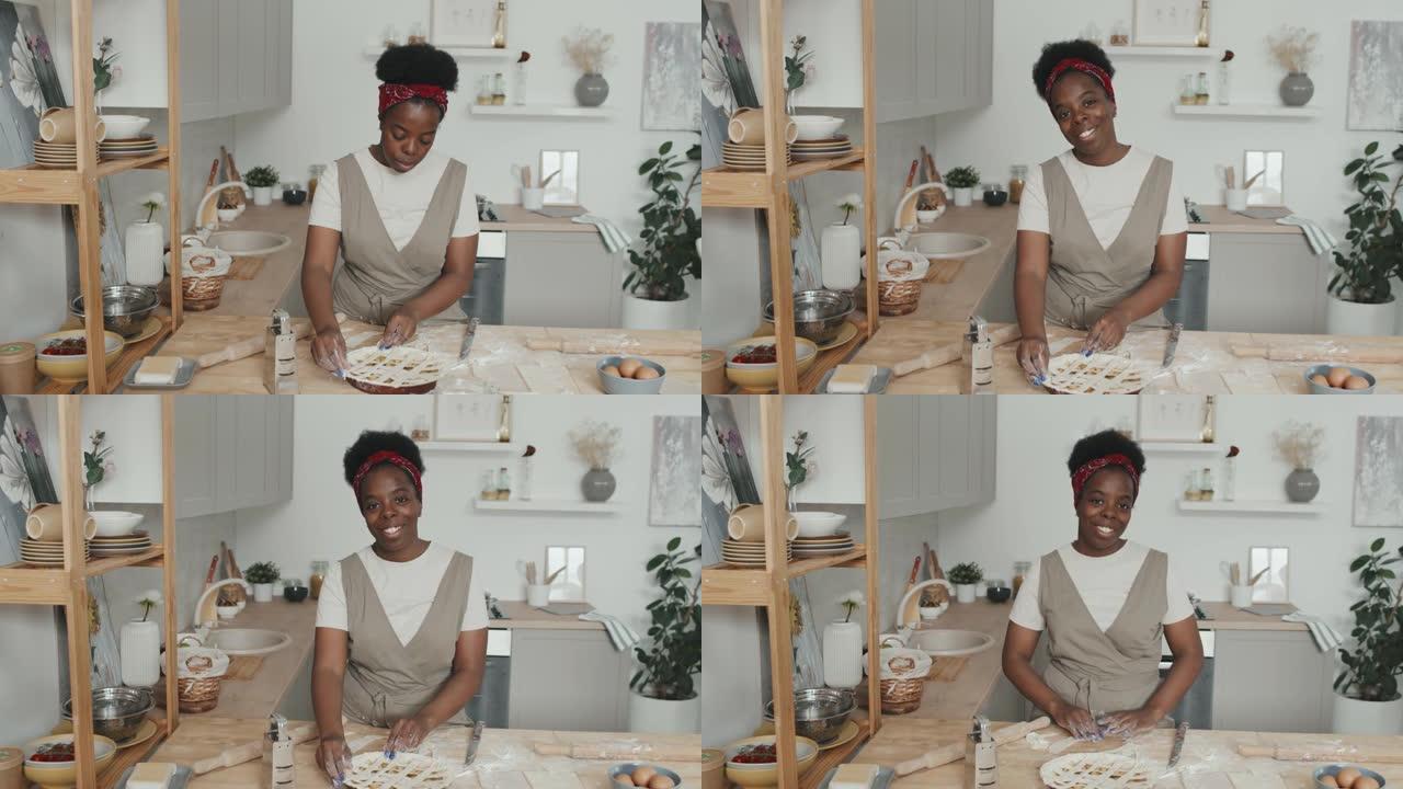 非裔美国妇女在家做苹果派