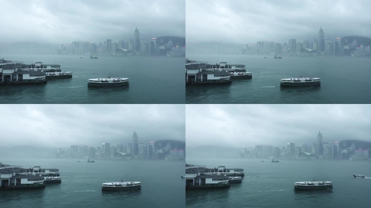 香港雾天中的渡轮出港货船游轮