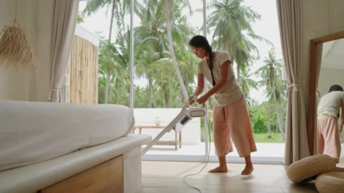 女人打扫房子赋能