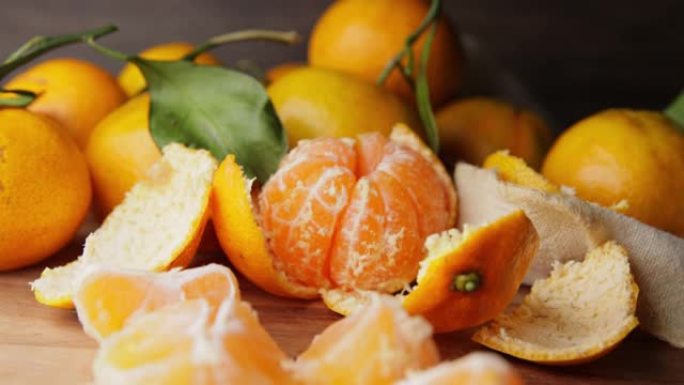 木制桌子上的橘子橘子橙子