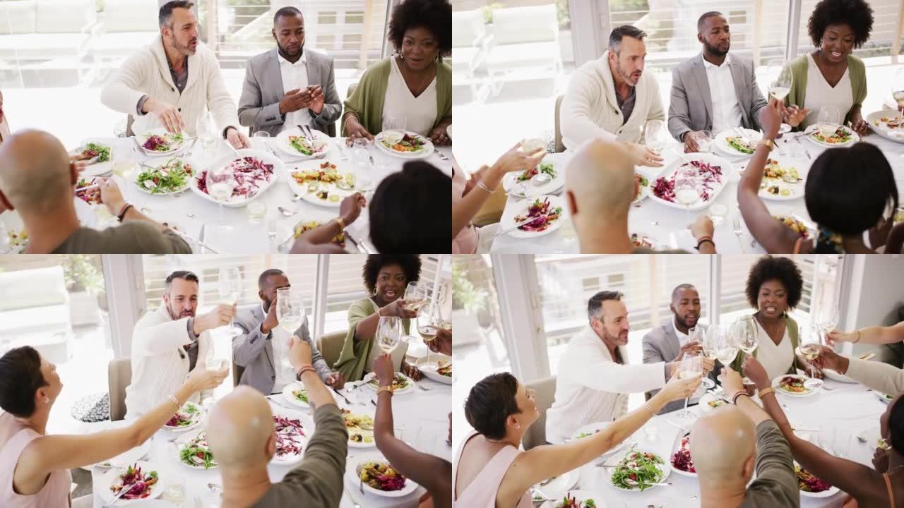 多样化和成熟的朋友群在家里或餐厅的餐桌旁吃饭、喝酒和吃饭。同事一边吃着食物一边享受着彼此的陪伴，一边