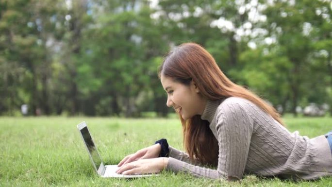 亚洲女性在户外使用笔记本电脑