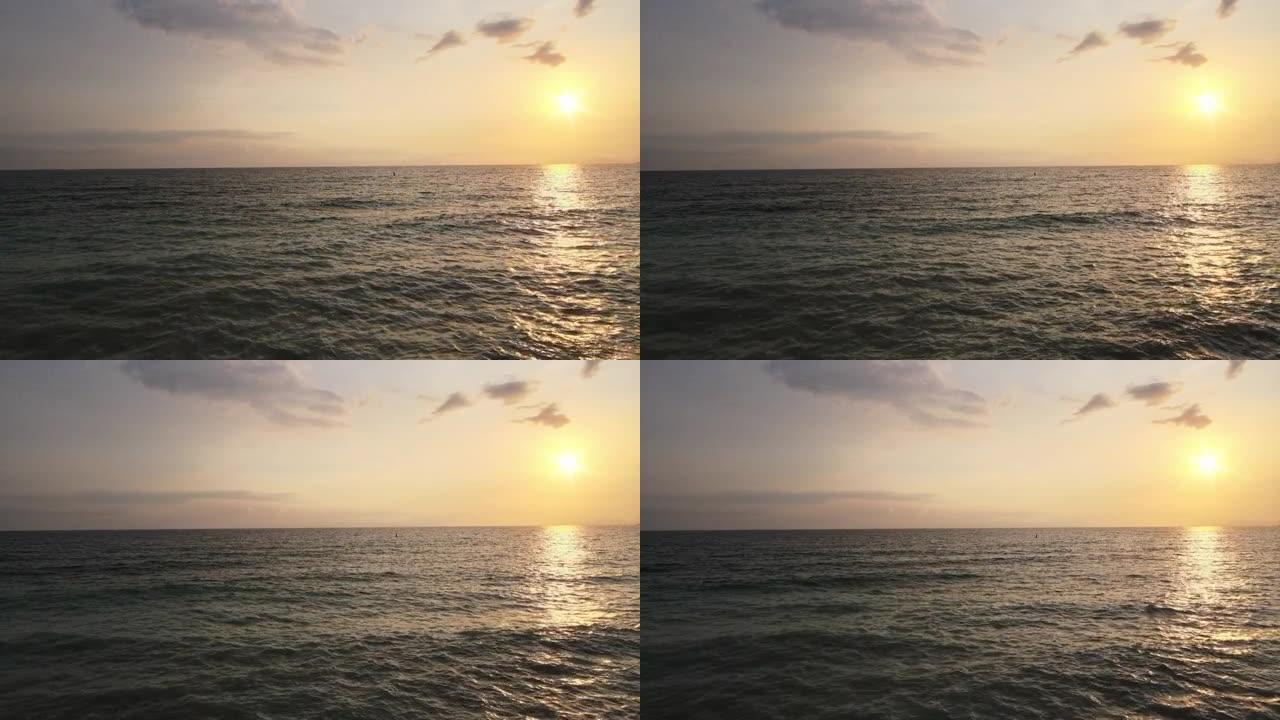 海上雄伟的日落夜幕降临夕阳无限水面夕阳