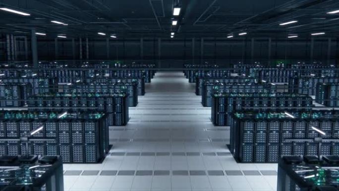 现代数据技术中心服务器机架在光线充足的房间中工作。物联网、大数据保护、存储、加密货币场、云计算的概念