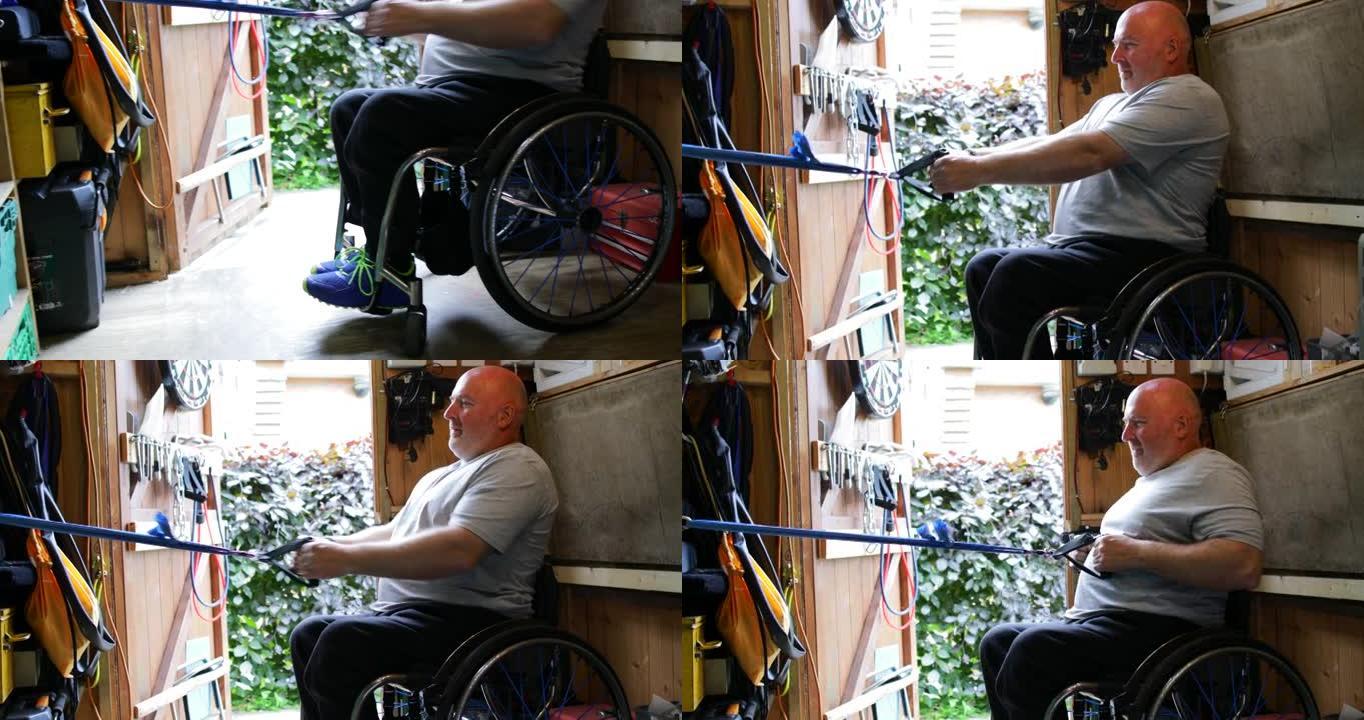 在家用阻力带锻炼轮椅散步残疾人外国人