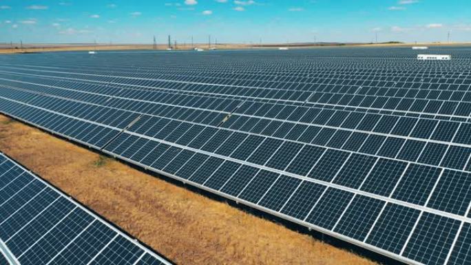 有大量太阳能电池板的太阳能发电场。现代太阳能电池板，生态友好型能源生产。