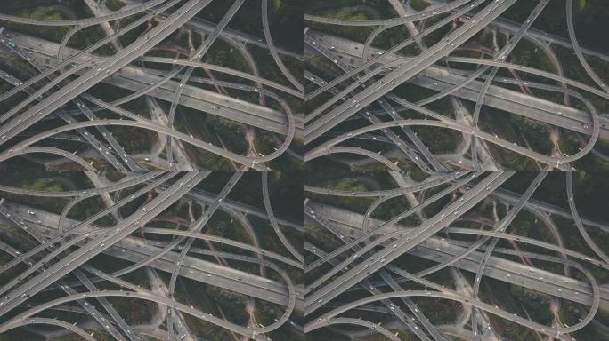 复杂立交桥和繁忙交通的T/L鸟瞰图