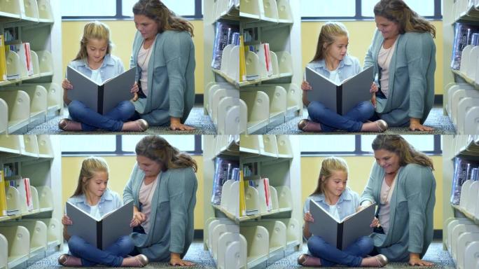 女孩和母亲坐在图书馆的地板上看书